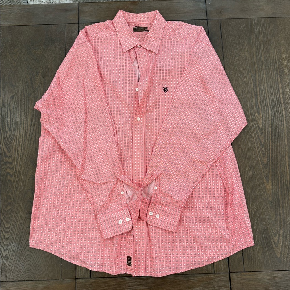 Men’s Ariat button down shirt, XL, pink